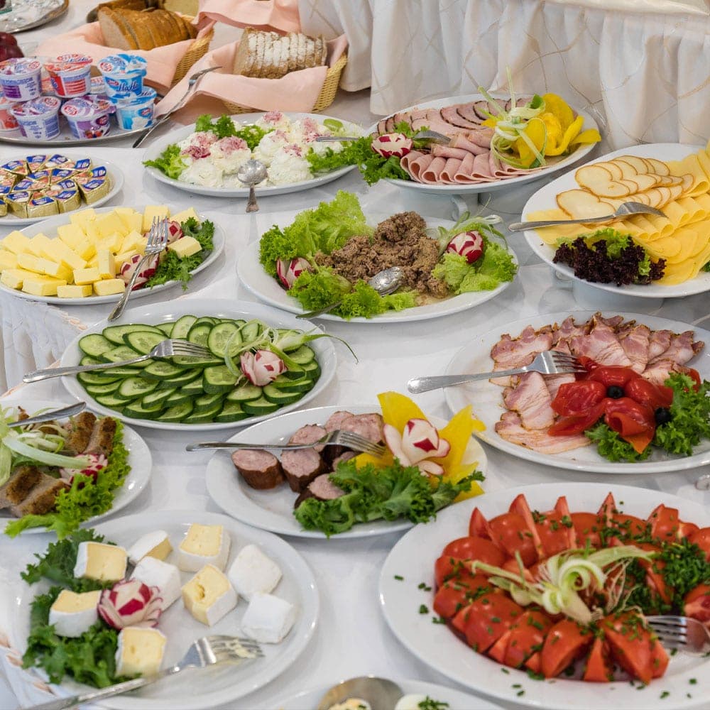 Urodziny i jubileusze w Restauracji Grand Felix — zimny bufet — wędliny, sery, sałatki i przystawki